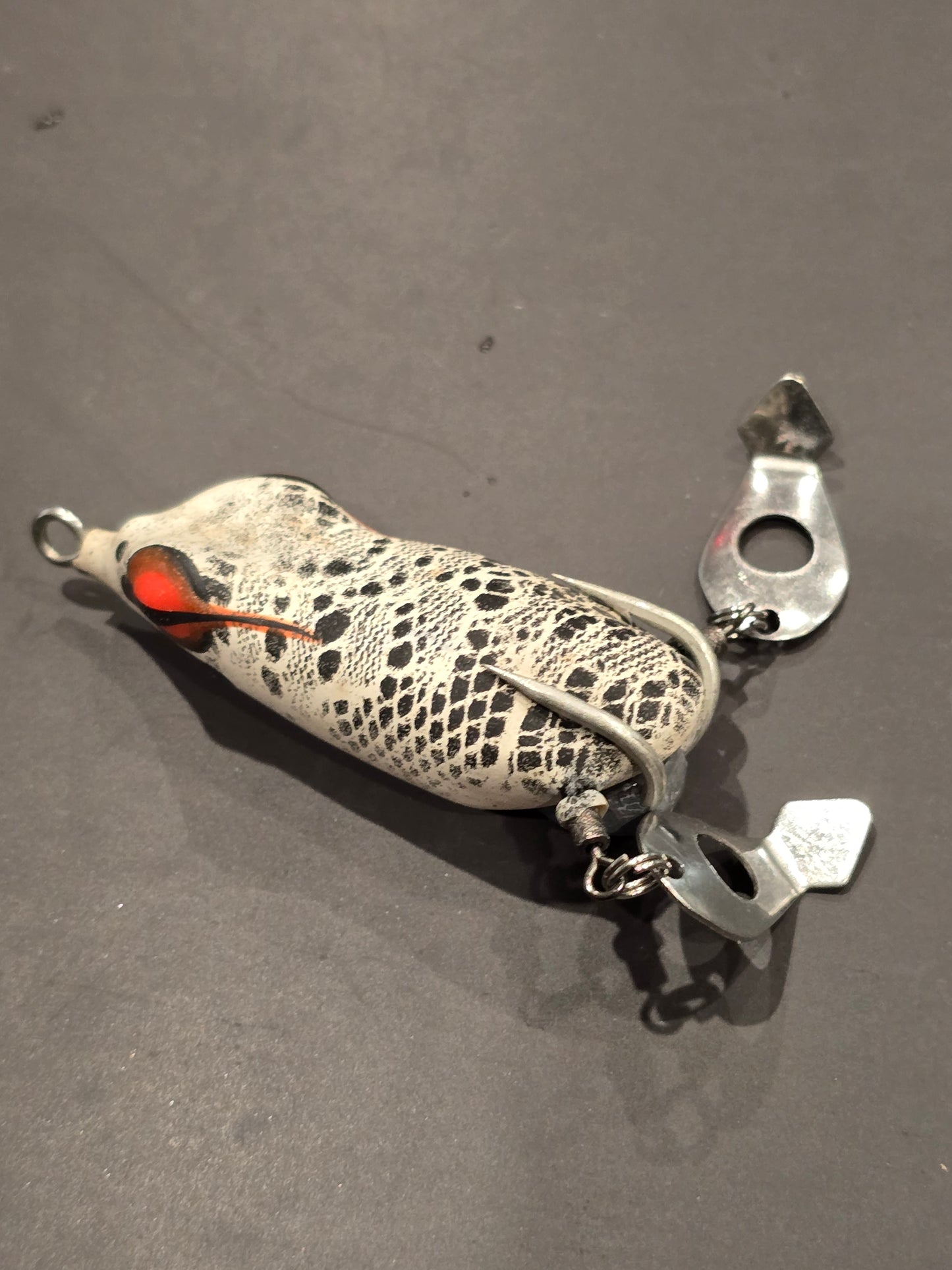 Straight-jacket Frog Double Bladed