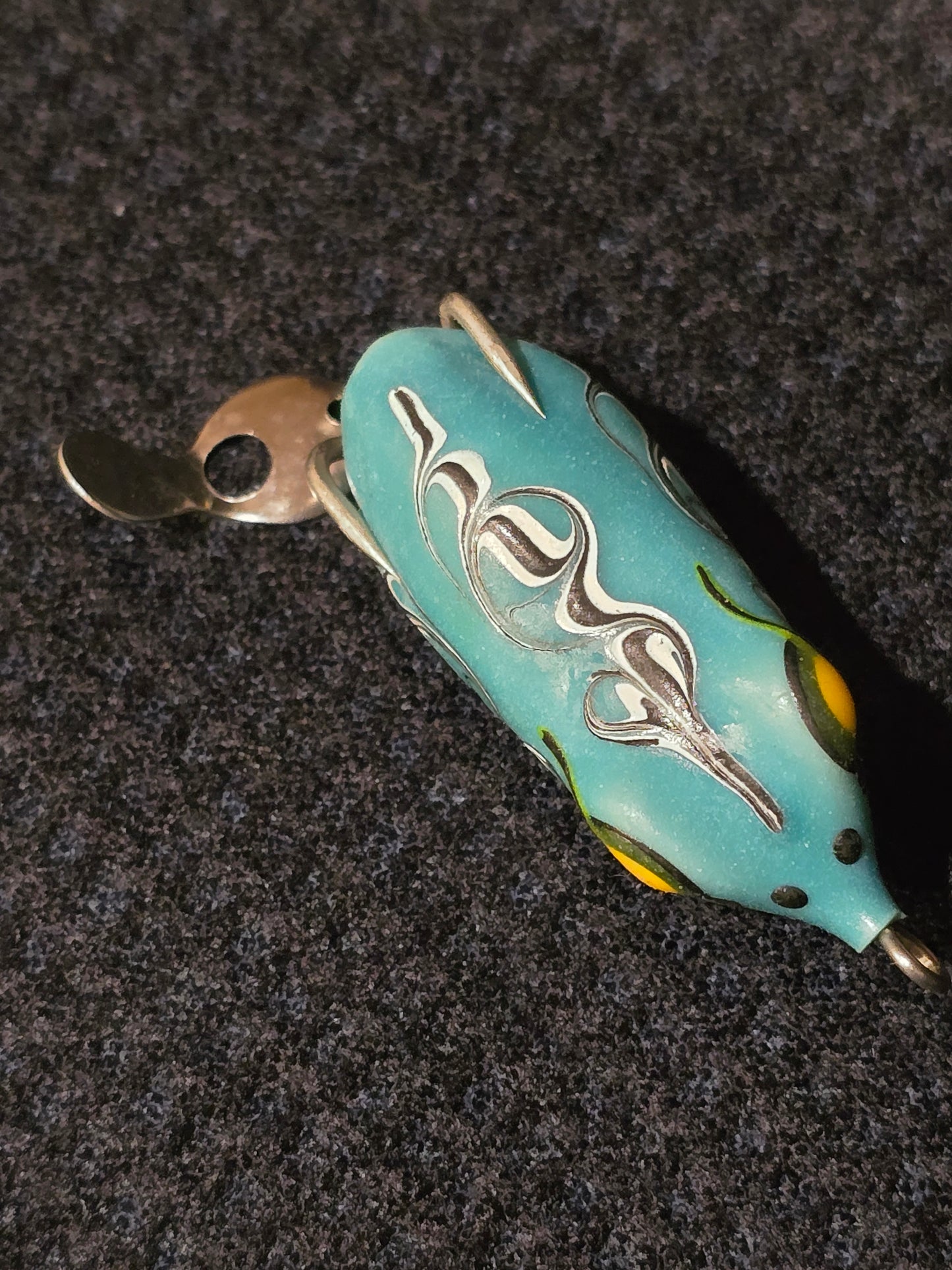 Straight-jacket Frog Single Blade